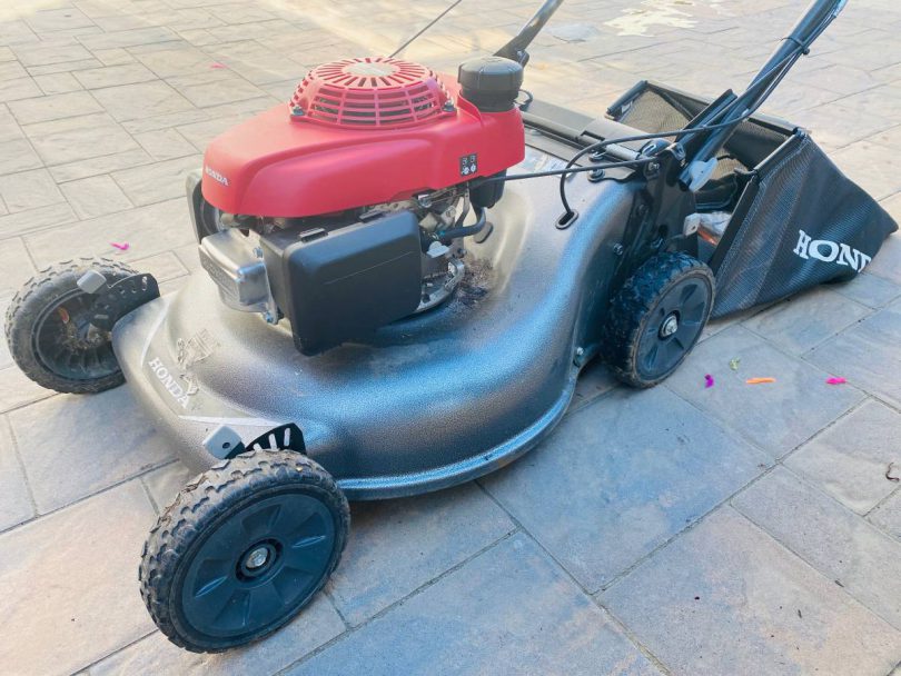 Honda HRN216VKA44 810x608 Used Honda HRN216VKA4 21 in. 3 in 1 Self Propelled Lawn Mower