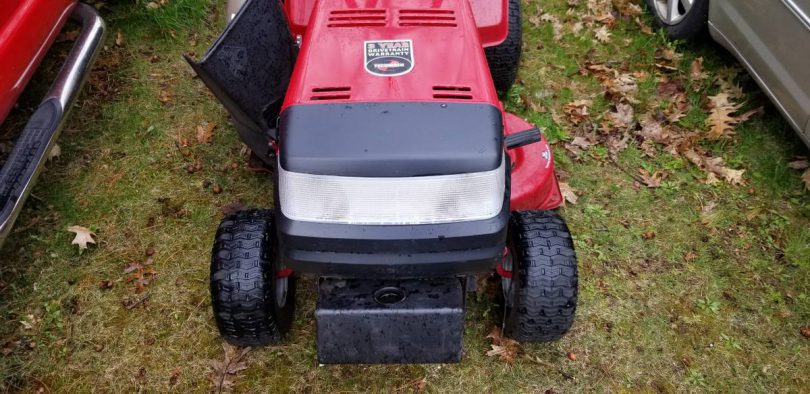 Murray 13 hp 38 inch riding mower 04 810x394 Murray 13 hp 38 inch riding lawn mower with bagger and snowblower