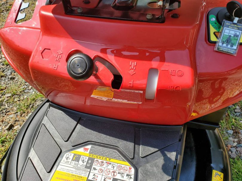 Troy Bilt TB 30 riding Lawn Mower 05 810x608 Troy Bilt 30 inch 6 Speed Riding Lawn Mower TB30 Like New