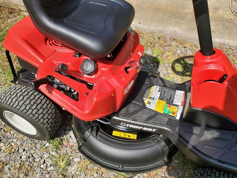 Troy Bilt TB 30 riding Lawn Mower 07 810x608 Troy Bilt 30 inch 6 Speed Riding Lawn Mower TB30 Like New
