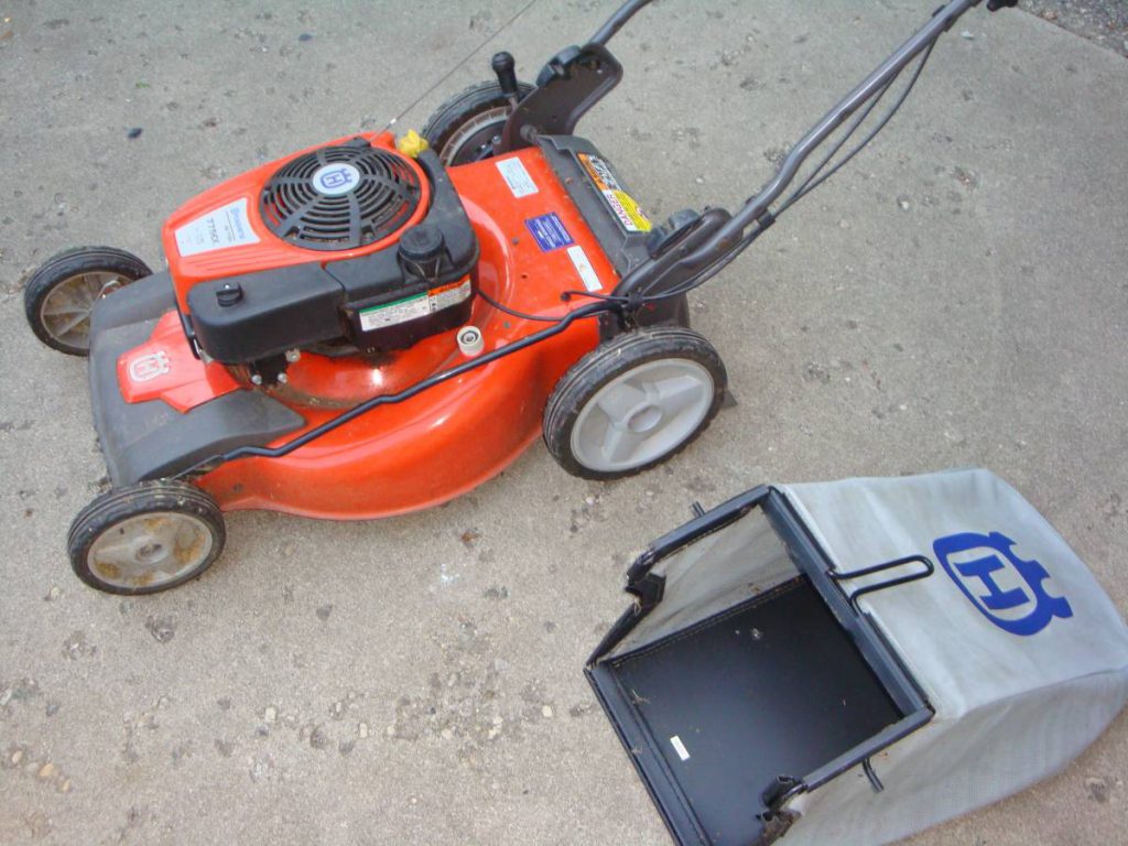 Husqvarna HU775H 175cc SelfPropelled High Wheel 22 in Lawn Mower
