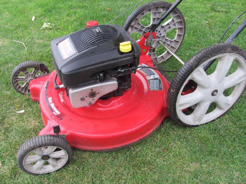 00L0L 4TPnAh8JQse 0jm0ew 1200x900 810x608 Used Yard Machine 22 inch Side Discharge EZ Roll Push Mower