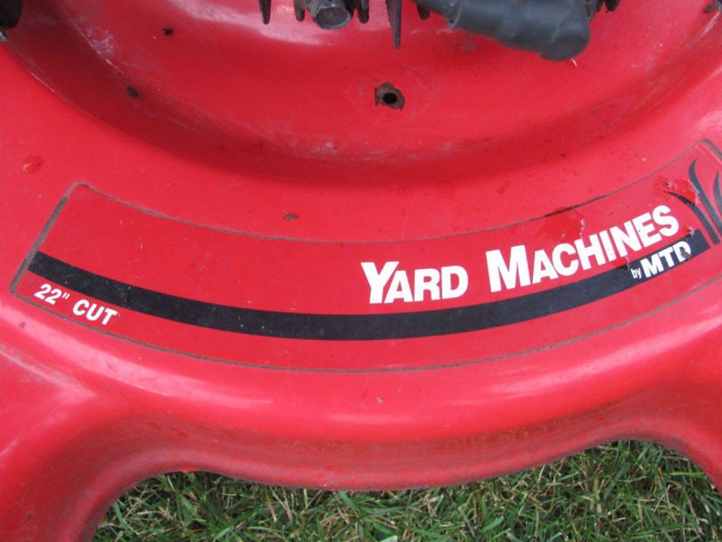 00l0l jjHZd1DVBlj 0jm0ew 1200x900 810x608 Used Yard Machine 22 inch Side Discharge EZ Roll Push Mower