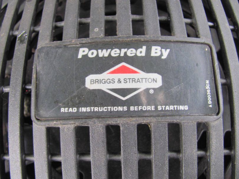 01616 kRDNooLucvO 0jm0ew 1200x900 810x608 Used Yard Machine 22 inch Side Discharge EZ Roll Push Mower