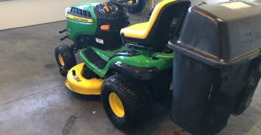 00I0I gzCXn4rNCW4 0CI0t2 1200x900 375x195 42 inch John Deere D130 22 HP Riding Lawn Mower with Double Bagger