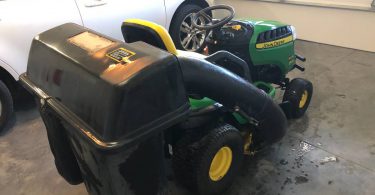 00i0i kEjQ6rZaaxO 0CI0t2 1200x900 375x195 42 inch John Deere D130 22 HP Riding Lawn Mower with Double Bagger