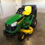 00t0t 9Js5UEJuTRl 0CI0t2 1200x900 150x150 42 inch John Deere D130 22 HP Riding Lawn Mower with Double Bagger