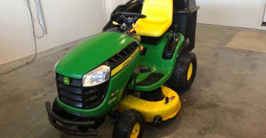 00t0t 9Js5UEJuTRl 0CI0t2 1200x900 375x195 42 inch John Deere D130 22 HP Riding Lawn Mower with Double Bagger