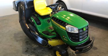 00y0y d2Y2bABqTOh 0CI0t2 1200x900 375x195 42 inch John Deere D130 22 HP Riding Lawn Mower with Double Bagger