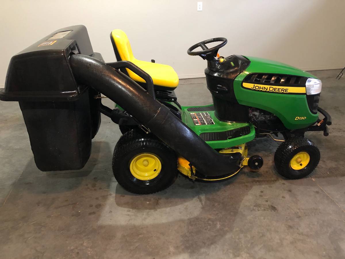 John Deere D130 Hydrostatic Riding Lawn Mower With Double Bagger