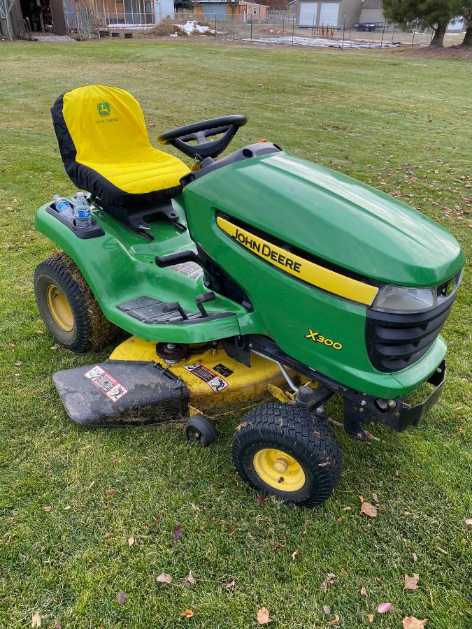 Excellent John Deere X300 Riding Lawn Mower - RonMowers