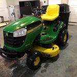 00r0r 5AjhCj4esOL 0jm0ew 1200x900 150x150 John Deere D130 Hydrostatic Riding Lawn Mower with Double Bagger