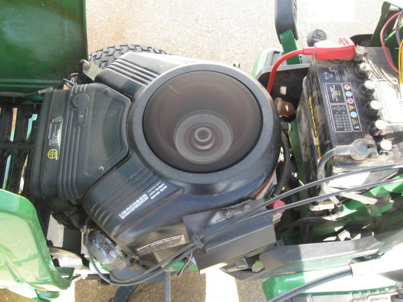 01313 63rMVSUuSIy 0CI0t2 1200x900 810x608 John Deere GT235 Riding Lawn Mower with snow blower for Sale