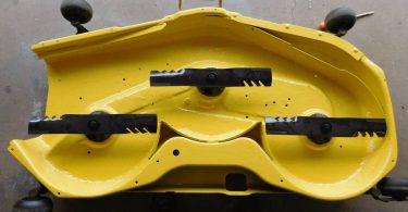 00101 7iLUDvM4Er8 0AE0ru 1200x900 375x195 2003 John Deere x585 riding mower 4 wheel drive