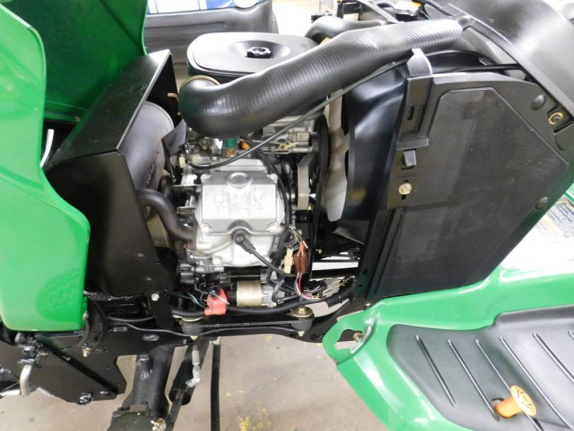 00D0D KD9vPKaLss 0AE0ru 1200x900 810x608 2003 John Deere x585 riding mower 4 wheel drive