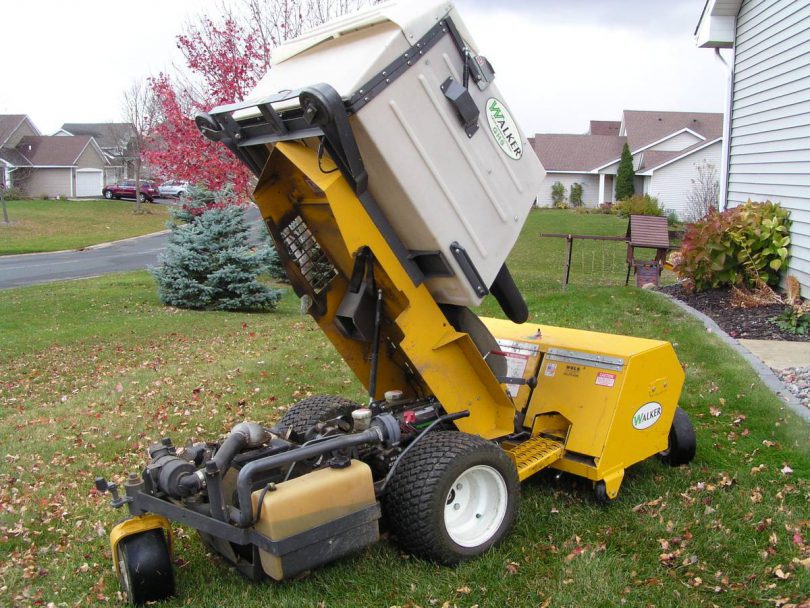 00D0D c6m6x8odFD6 0x20oM 1200x900 810x608 52 inch Walker Commercial Mower MC 18 HP