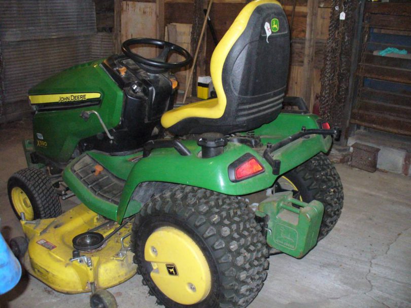 00X0X hMc1HI3Xssg 0CI0t2 1200x900 810x608 2015 John Deere X590 Riding Lawn Mower for Sale