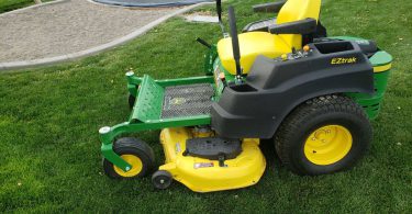 00I0I bvlKOSMVspWz 0CI0t2 1200x900 375x195 John Deere Z435 riding lawn mower in excellent condition