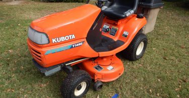 00o0o kKRXrJRDmx3 0CI0t2 1200x900 375x195 Used Kubota T1670 Riding Mower 40 cut with a Leaf and Grass Bagger attachment
