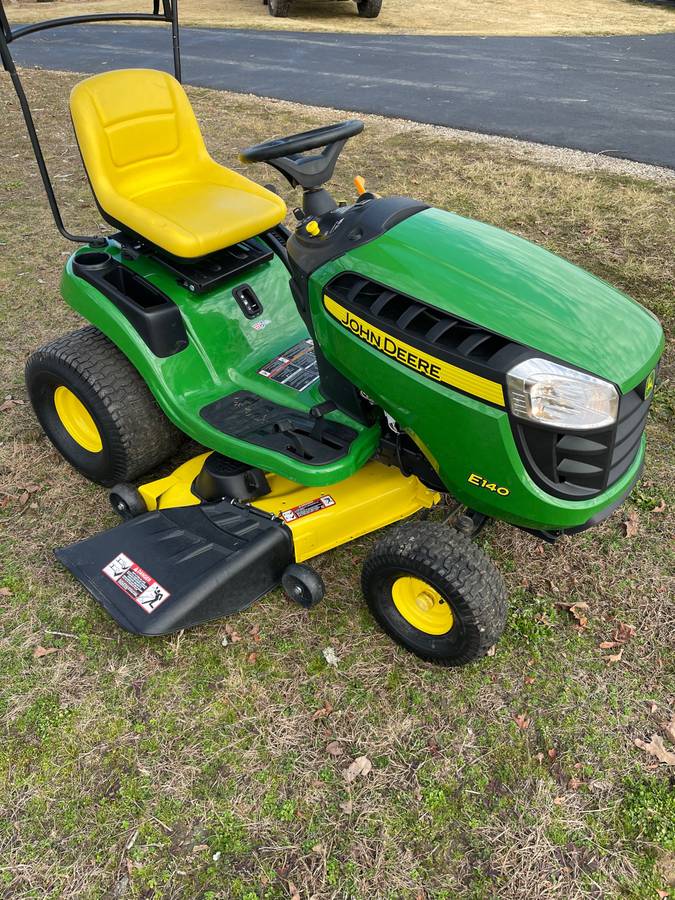 00v0v lr45h2Swwpvz 0wF0Hy 1200x900 Like New 2020 John Deere E140 Riding Lawn canopy included