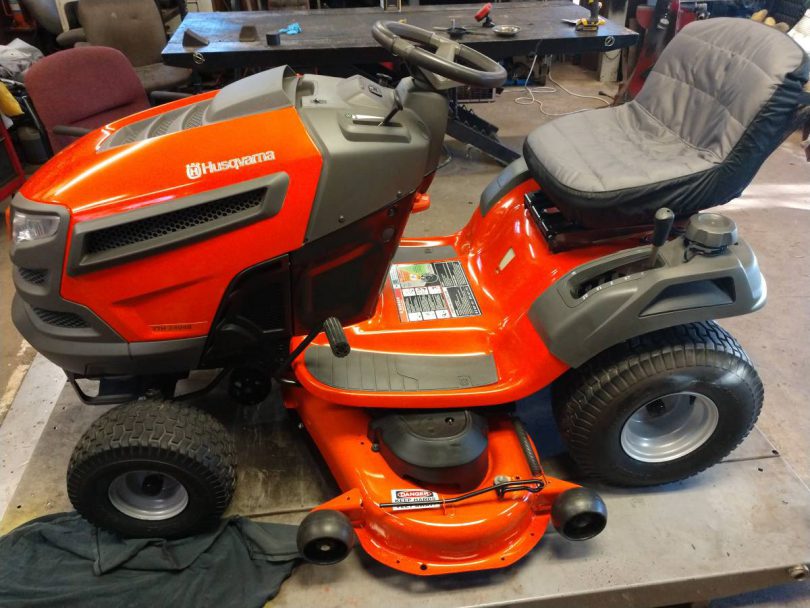 00202 5YcHCsNimSHz 0CI0t2 1200x900 810x608 Used Husqvarna YTH24V48 Riding Lawn Mower