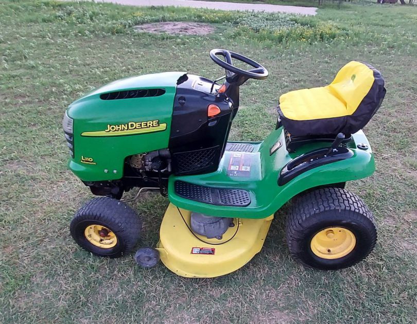 00505 16gusZ8q9Dcz 0Bk0t2 1200x900 810x630 John Deere L110 Riding Lawn Mower for Sale