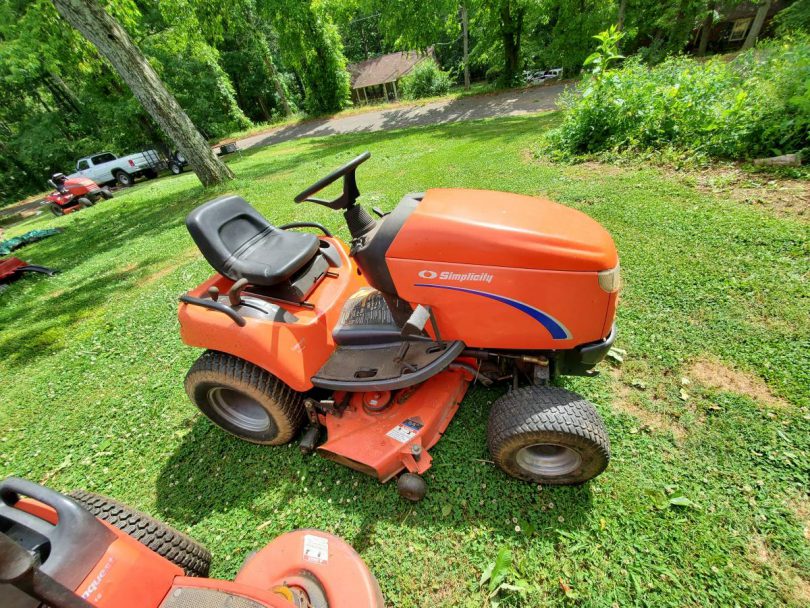 01515 5NrQIkc1QpHz 0CI0t2 1200x900 810x608 Simplicity Legacy 25HP 54 inch Riding Lawn Mower for Sale
