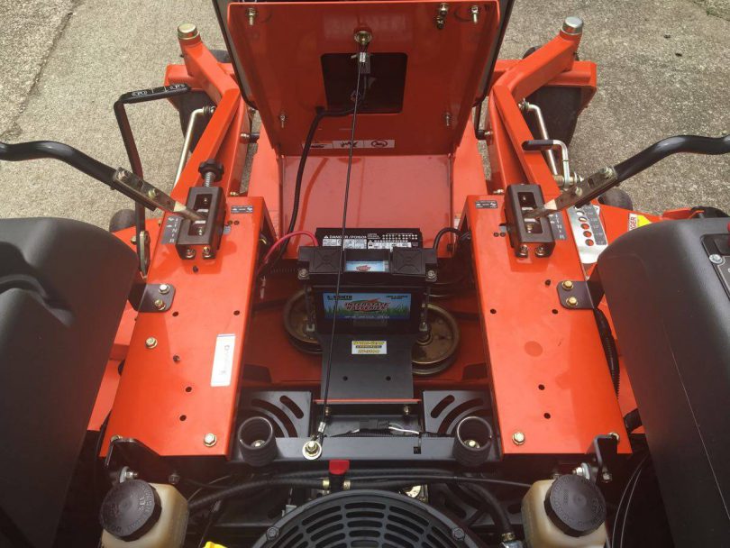00E0E c09IffJRhLAz 0jm0ew 1200x900 810x608 Husqvarna MZ6128 Commercial Zero Turn Riding Mower