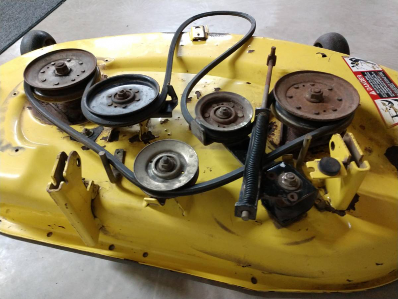 06878587 D6CF 417E 818D 38788F17CF82 810x608 John Deere LT series 38 inch mower deck