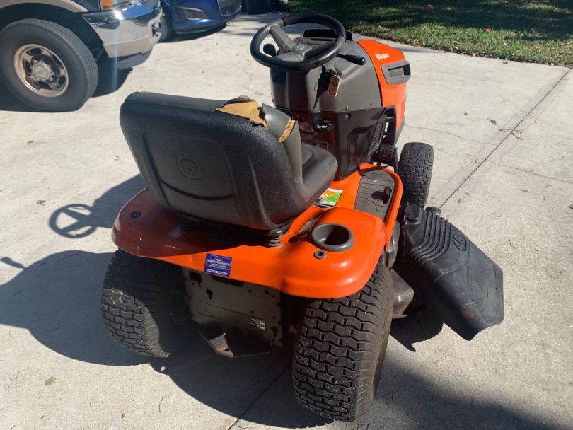 00z0z 2RdUJfmoUjjz 0CI0t2 1200x900 810x608 2014 Husqvarna YTH22V46 Riding Mower