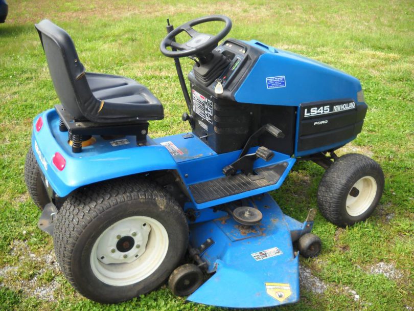 01616 eUTM3FooWltz 0CI0t2 1200x900 810x608 New Holland Ford LS45 Riding Mower for Sale