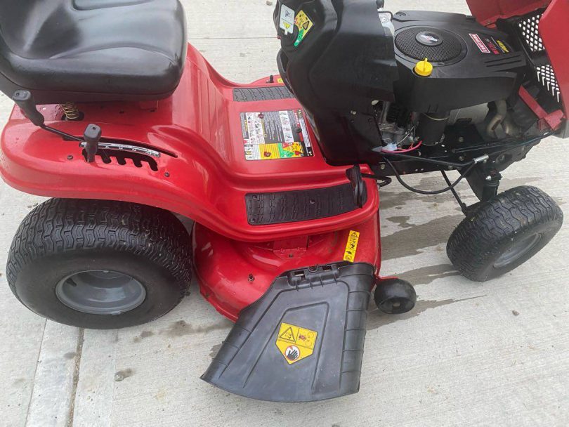00D0D cfIqQ0TZkXnz 0jm0ew 1200x900 810x608 Craftsman T1700 46 Deck Hydrostatic Riding Lawn Mower