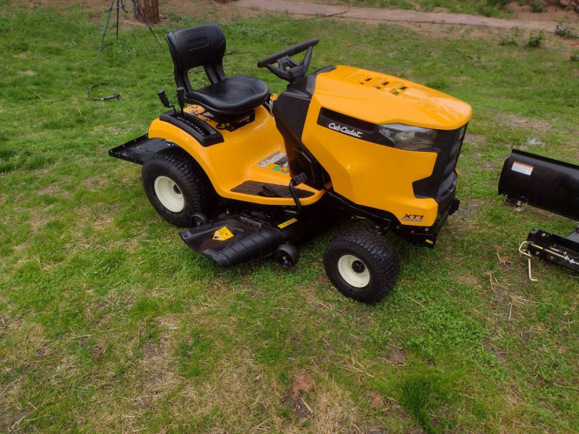 00202 l4AWLws8EYgz 0CI0t2 1200x900 810x608 Cub Cadet XT1 LT42 2015 Riding Lawn Mower