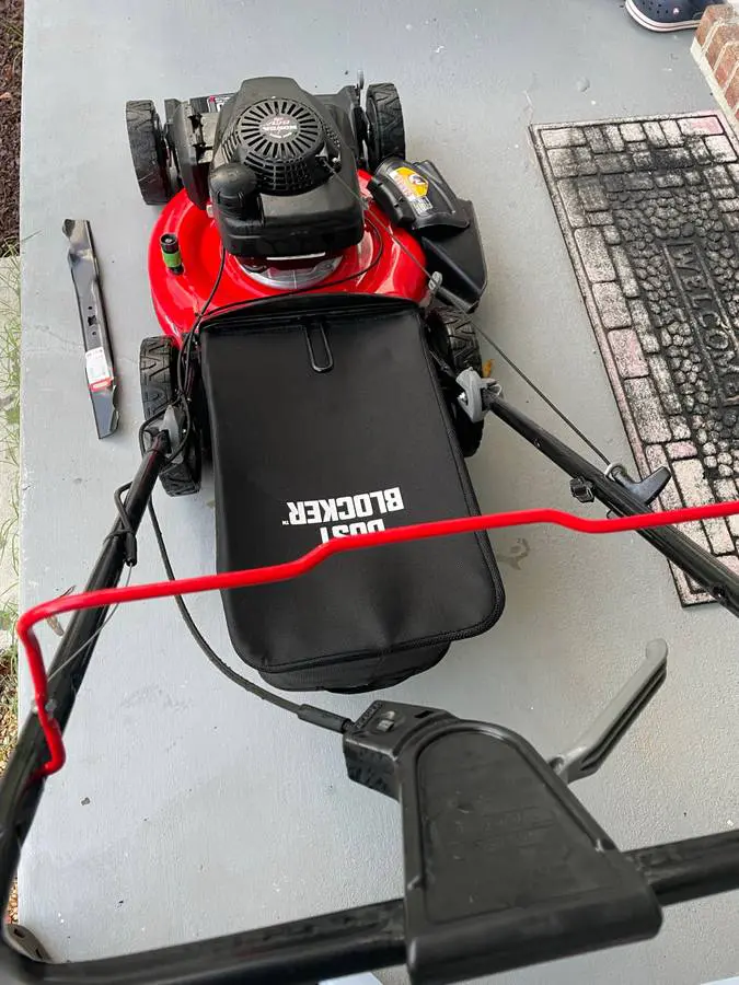 Black Max 21inch 3in1 SelfPropelled Gas Mower With Perfect Pace Te