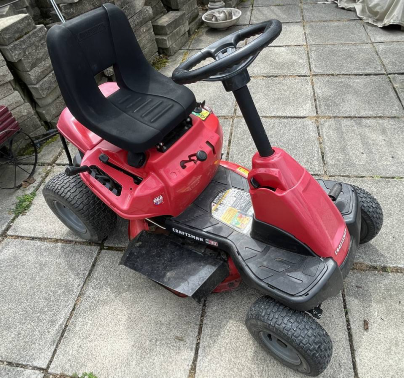 63C57E21 A2C1 435E A961 589B81E5796C 810x759 2018 Craftsman R110 30” riding lawn mower for sale