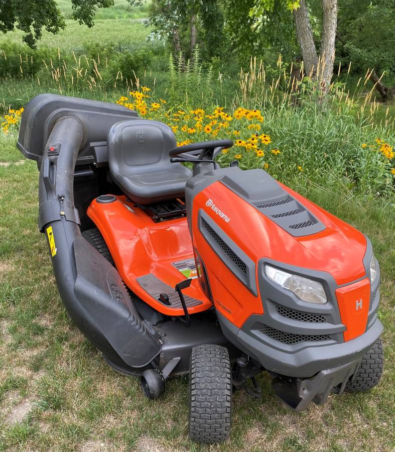 Husqvarna mower top with bagger