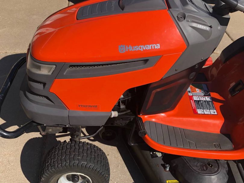 00404 8e4q9MV5d0Oz 0CI0t2 1200x900 810x608 Husqvarna YTH23V48 Riding mower for sale