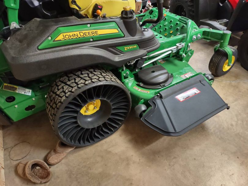 00j0j 6znwWHY4j41z 0CI0t2 1200x900 810x608 2021 John Deere ZTrak Z930 commercial grade lawn mower