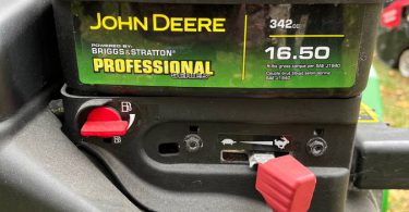 00505 lRVW5ILJFf7z 0t20CI 1200x900 375x195 John Deere 1330SE snowblower for sale