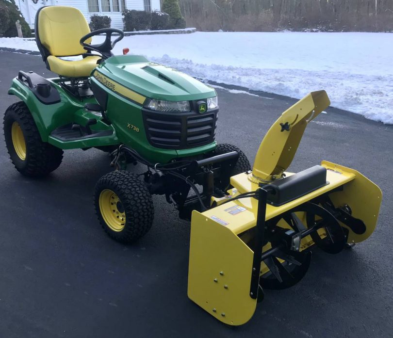 00c0c 4TEZiq5Uhb6z 0xK0t2 1200x900 810x697 John Deer X738 HST 4X4 Signature Series Lawn and Garden Tractor 54” Mid Mount Mower