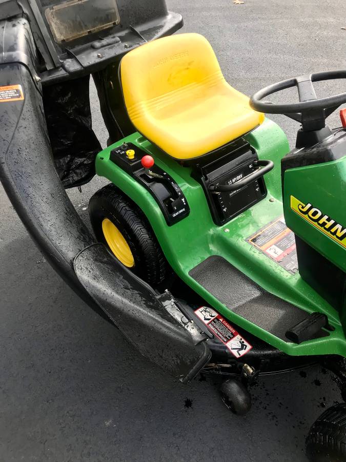 00g0g huR6yhWEsn4z 0lM0t2 1200x900 John Deere STX38 Riding Lawn Mower With Double Bagging System
