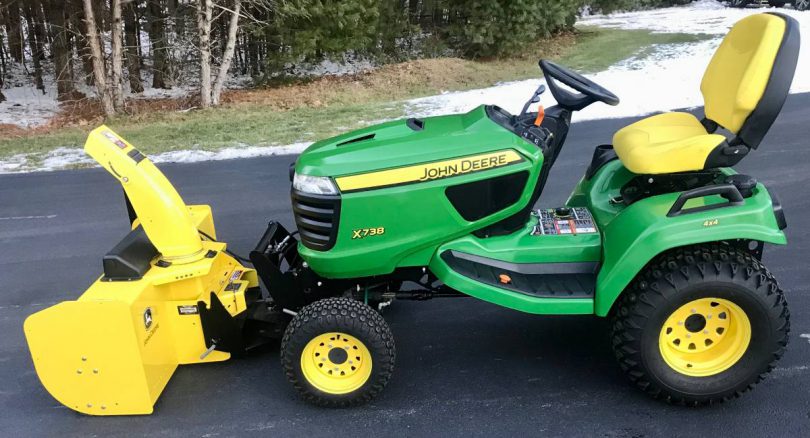 00v0v gnbAbTbMsKsz 0CI0kW 1200x900 810x438 John Deer X738 HST 4X4 Signature Series Lawn and Garden Tractor 54” Mid Mount Mower