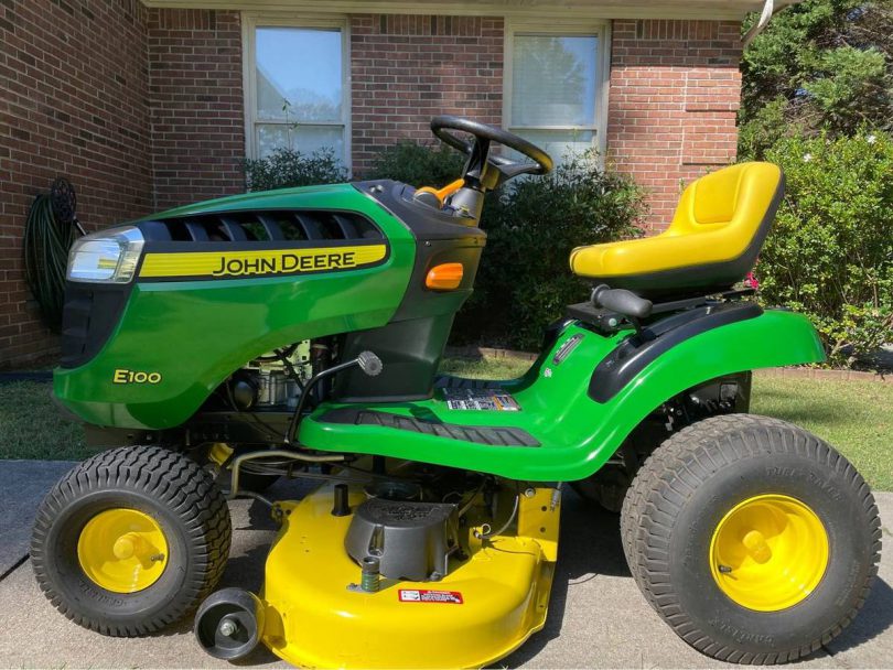 01515 6PDNFhK1cSxz 0kD0fu 1200x900 810x608 John Deere E100 42 inch Riding Lawn Mower for Sale