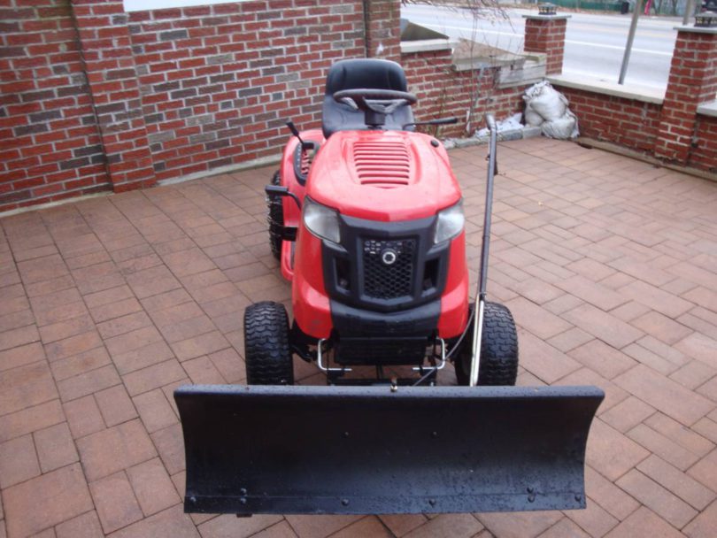 00e0e 7UrMUPRjeUcz 0CI0t2 1200x900 810x608 TROY BILT Bronco 42 deck with Snow Plow