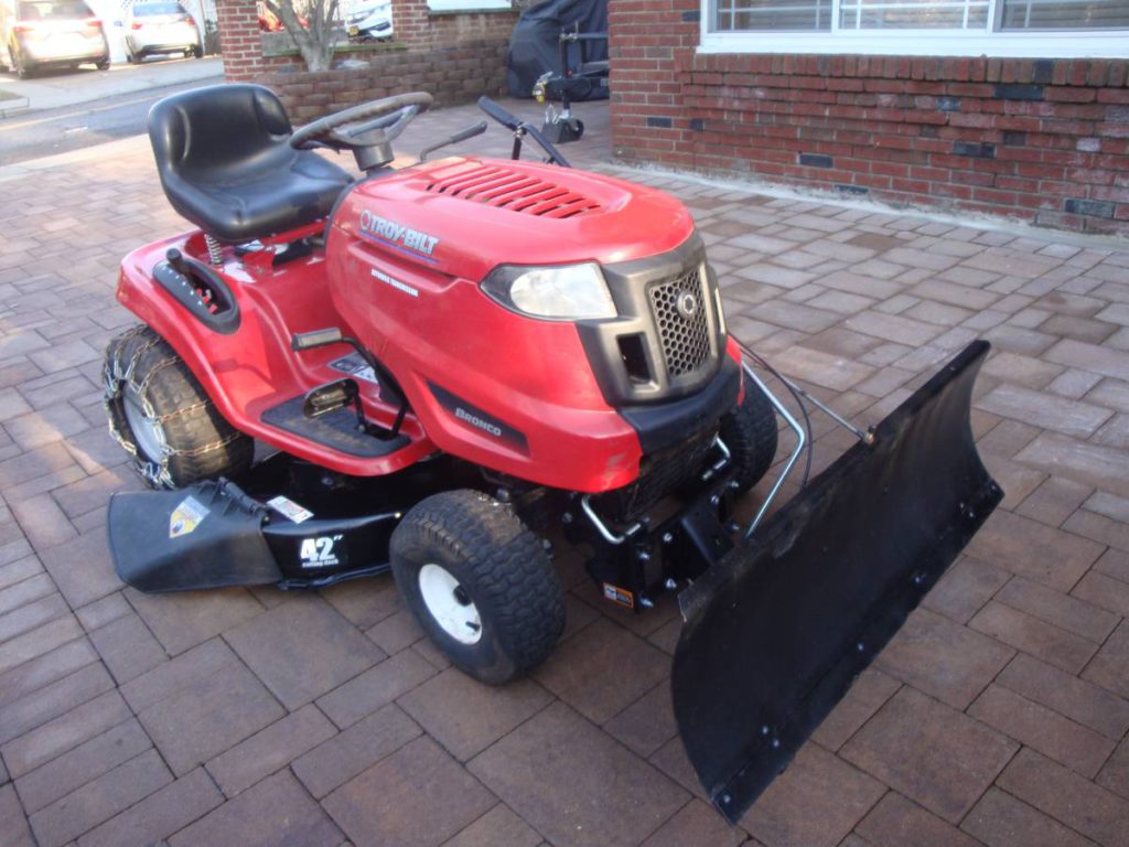 TROY BILT Bronco 42" deck with Snow Plow RonMowers