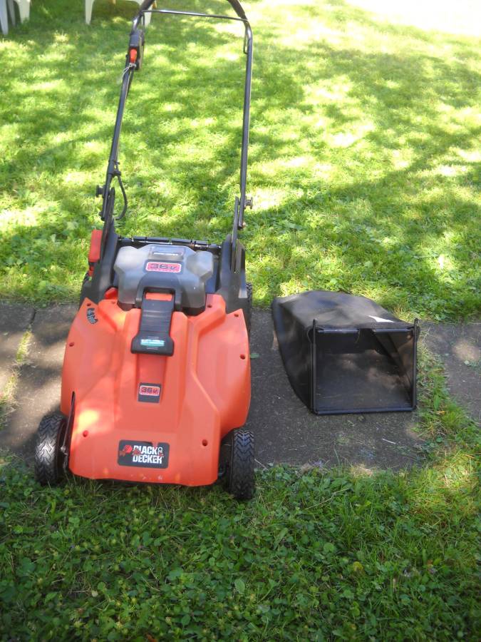 01616 8QEz92K1GNDz 0lM0t2 1200x900 Black and Decker 36 Volt cordless electric Lawn Mower