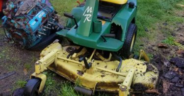 00000 5KIq57LEhU2 0t20CI 1200x900 375x195 John Deere F525 3 Wheeled Riding Lawn Mower