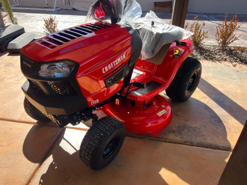 00O0O cDl4E3j3iI5 0CI0t2 1200x900 810x608 Craftsman T110 42 in 17.5 HP Floor Sample Riding Lawn Mower