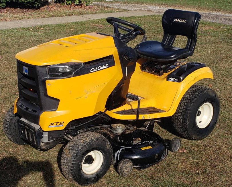 00T0T dGyEMBQBpEN 0rB0mk 1200x900 810x655 2015 cub cadet XT2 riding lawn mower