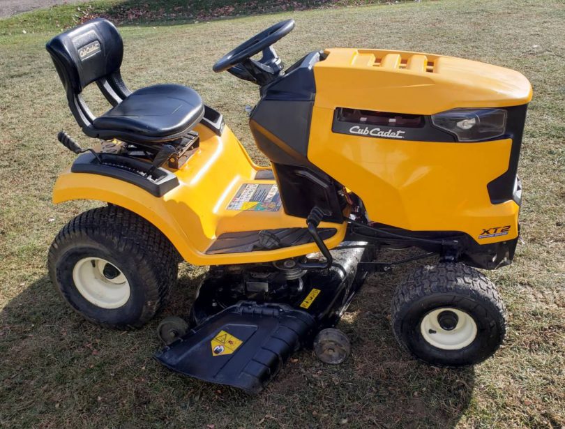 00W0W 4eNnLZg0Jsn 0Ce0t2 1200x900 810x615 2015 cub cadet XT2 riding lawn mower